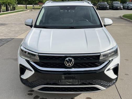 Pure White 2023 Volkswagen Taos 1.5T SE