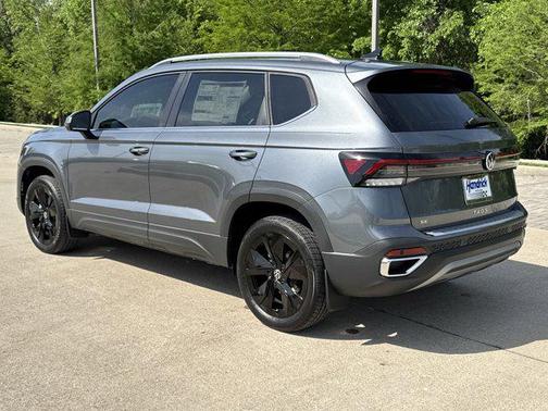 Platinum Gray Metallic 2026 Volkswagen Taos SE