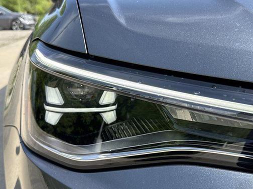 Platinum Gray Metallic 2026 Volkswagen Taos SE