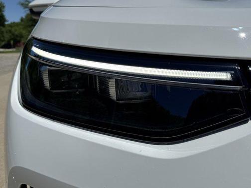 Pure White 2026 Volkswagen Tiguan 2.0T SE