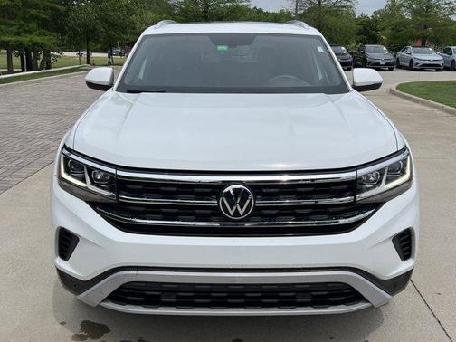 Pure White 2023 Volkswagen Atlas Cross Sport 3.6L V6 SE w/Technology