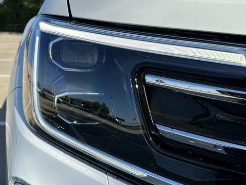 2025 Volkswagen Atlas 2.0T SE w/Technology 4MOTION