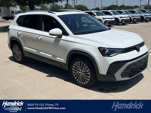 Pure White 2025 Volkswagen Taos 1.5T SE