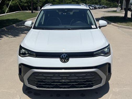 Pure White 2025 Volkswagen Taos 1.5T SE