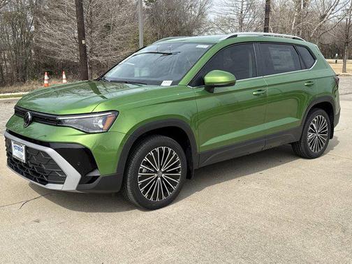 Bright Moss Green Metallic 2025 Volkswagen Taos 1.5T SE