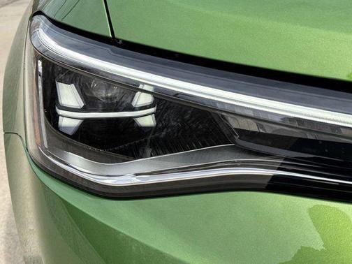 Bright Moss Green Metallic 2025 Volkswagen Taos 1.5T SE