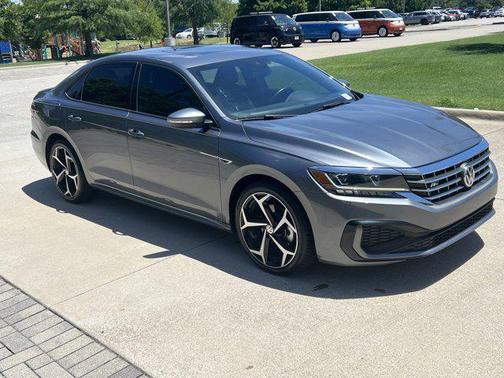 2022 Volkswagen Passat 2.0T R-Line