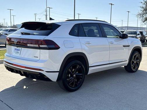 opal white pearl 2026 Volkswagen Atlas Cross Sport 2.0T SEL