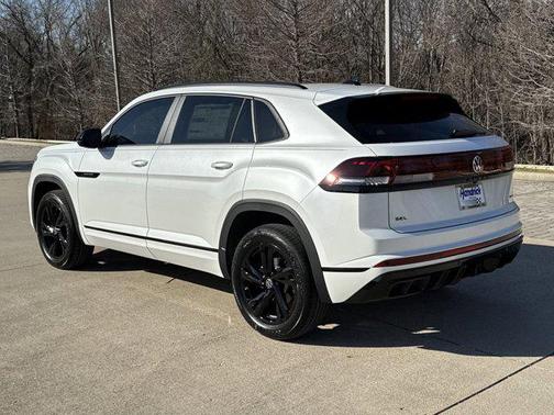 opal white pearl 2026 Volkswagen Atlas Cross Sport 2.0T SEL