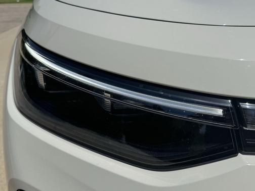 Sandstone 2026 Volkswagen Tiguan 2.0T SE R-Line Black