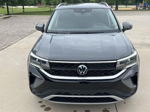 Pure Gray 2023 Volkswagen Taos 1.5T SE