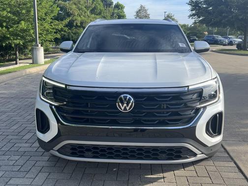 opal white pearl 2026 Volkswagen Atlas Cross Sport 2.0T SE w/Technology