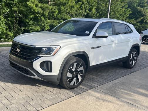 opal white pearl 2026 Volkswagen Atlas Cross Sport 2.0T SE w/Technology