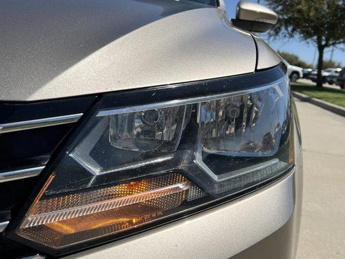 2016 Volkswagen Passat 1.8T SE