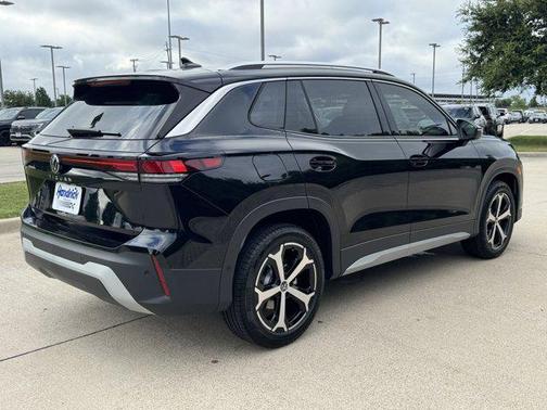 Deep Black Pearl 2026 Volkswagen Tiguan 2.0T SE