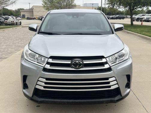 Celestial Silver Metallic 2017 Toyota Highlander LE I4