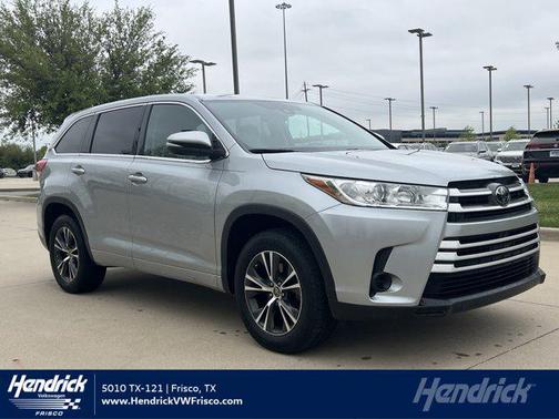 Celestial Silver Metallic 2017 Toyota Highlander LE I4