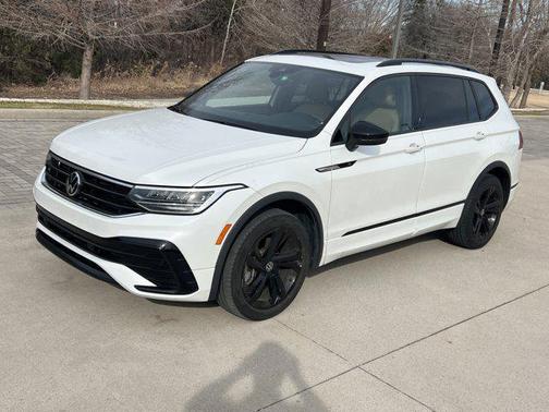2023 Volkswagen Tiguan 2.0T SE R-Line Black