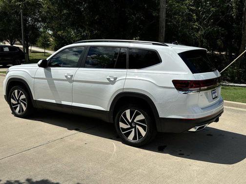 opal white pearl 2026 Volkswagen Atlas 2.0T SE w/Technology