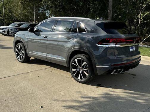 pure gray 2026 Volkswagen Atlas Cross Sport 2.0T SEL Premium