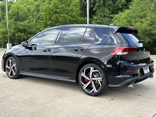 Mythos Black Metallic 2026 Volkswagen Golf GTI 2.0T SE DSG