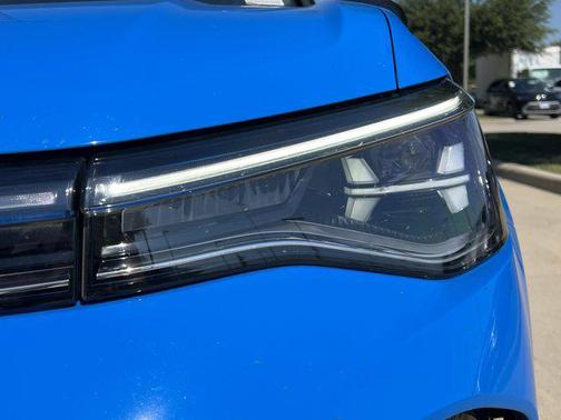 2025 Volkswagen Taos 1.5T SE Black