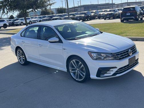 2018 Volkswagen Passat 2.0T R-Line