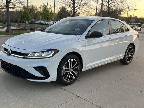 Pure White 2025 Volkswagen Jetta 1.5T Sport
