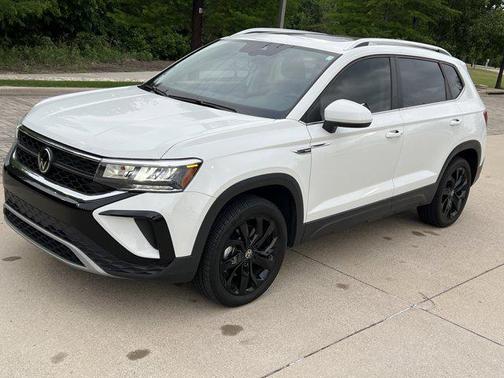 Pure White 2023 Volkswagen Taos 1.5T SE