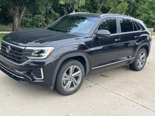 Deep Black Pearl 2024 Volkswagen Atlas Cross Sport 2.0T SEL
