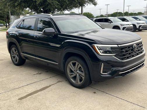 Deep Black Pearl 2024 Volkswagen Atlas Cross Sport 2.0T SEL