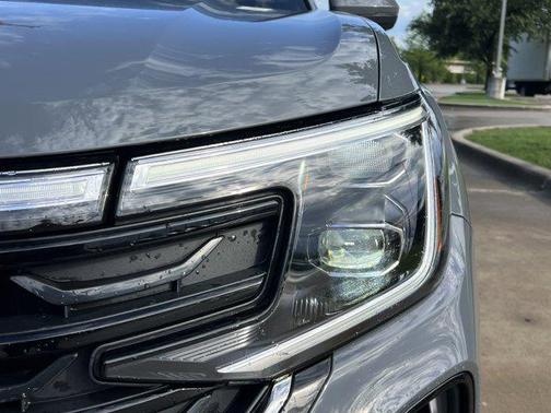 2024 Volkswagen Atlas Cross Sport 2.0T SE w/Technology 4MOTION