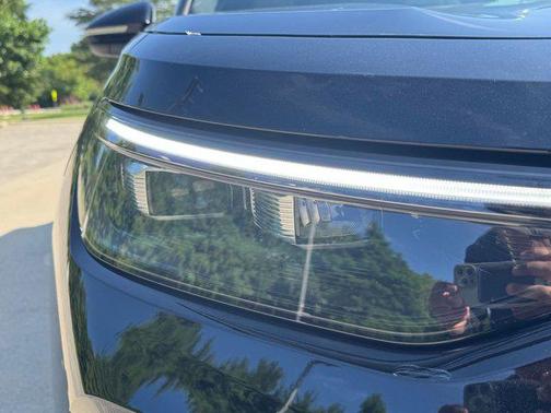 deep black pearl 2026 Volkswagen Tiguan 2.0T SE R-Line Black