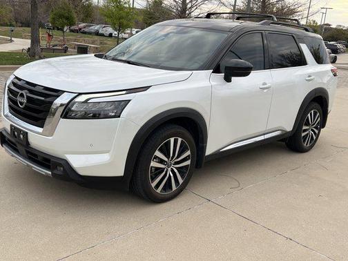 2025 Nissan Pathfinder Platinum 4WD