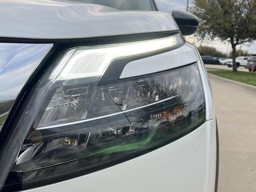 2025 Nissan Pathfinder Platinum 4WD