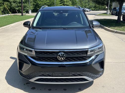 Platinum Gray Metallic 2023 Volkswagen Taos 1.5T SE