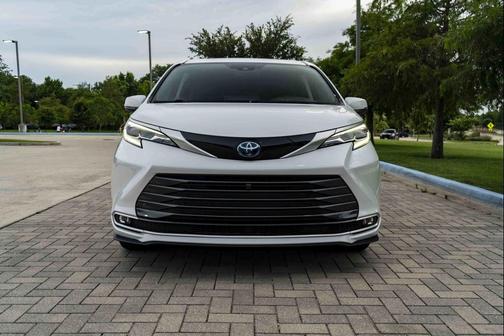 Wind Chill Pearl 2024 Toyota Sienna Platinum