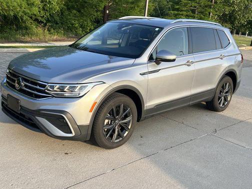 Pyrite Silver Metallic 2024 Volkswagen Tiguan 2.0T SE