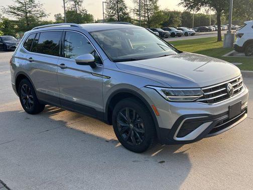 Pyrite Silver Metallic 2024 Volkswagen Tiguan 2.0T SE