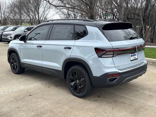 Monument Gray w/Deep Black Roof 2026 Volkswagen Taos SE Black