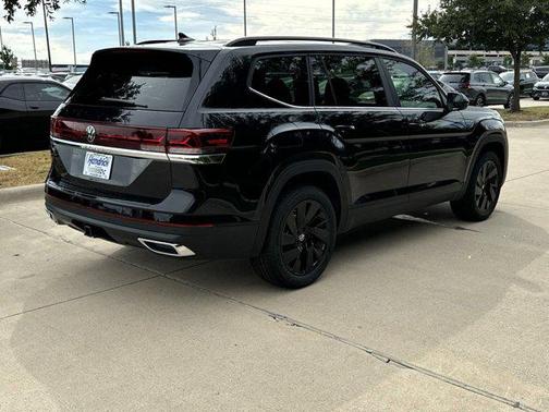 Deep Black Pearl 2026 Volkswagen Atlas 2.0T SE w/Technology