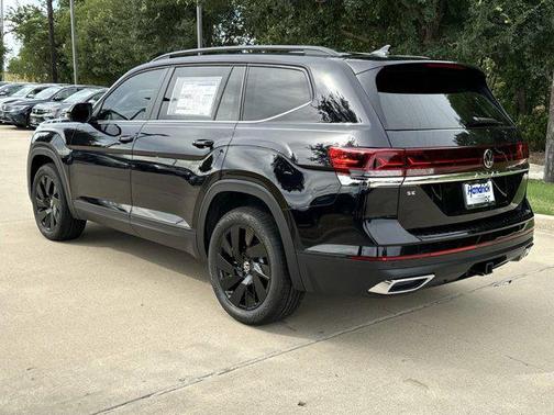 Deep Black Pearl 2026 Volkswagen Atlas 2.0T SE w/Technology