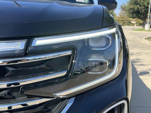 2025 Volkswagen Atlas 2.0T SE w/Technology 4MOTION