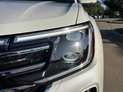 opal white pearl 2026 Volkswagen Atlas 2.0T SEL