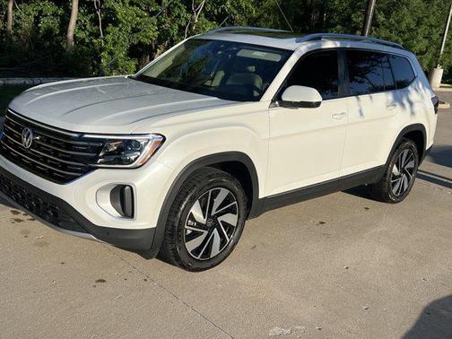 opal white pearl 2026 Volkswagen Atlas 2.0T SEL