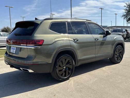 avocado green pearl 2026 Volkswagen Atlas 2.0T SE w/Technology