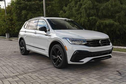 Opal White Pearl Effect 2023 Volkswagen Tiguan 2.0T SE R-Line Black