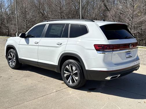 opal white pearl 2026 Volkswagen Atlas 2.0T SE