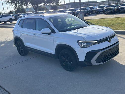 2025 Volkswagen Taos 1.5T SE