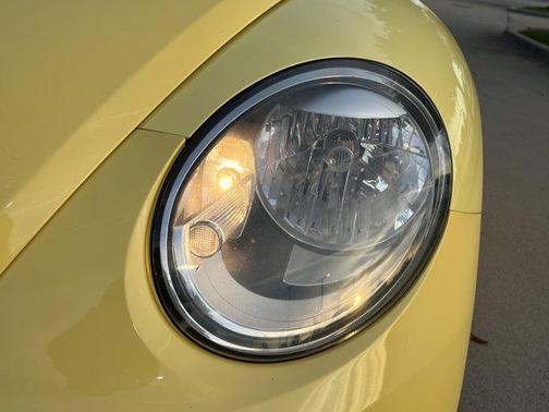 Yellow Rush 2014 Volkswagen Beetle 2.5L